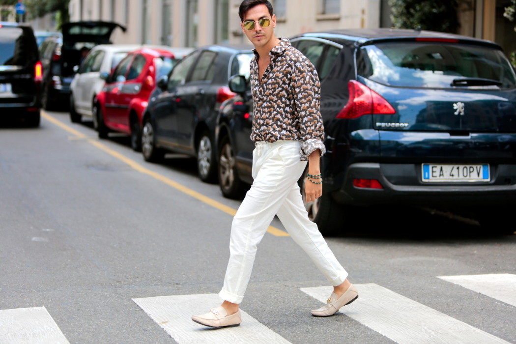 Roberto De Rosa streetstyle Milan Men Fashion Week - Camicia di lino con stampa a nuvole