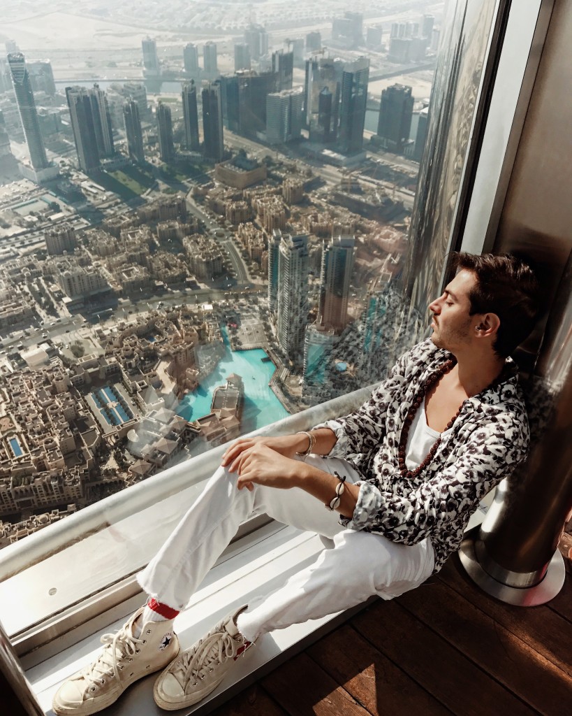 Cosa vedere a Dubai in 5 giorni - Roberto De Rosa al Burj al Khalifa